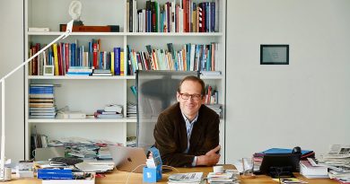 „Beethoven hat die Welt verändert“ Christoph Lieben-Seutter in seinem Büro des Generalintendanten der Elbphilharmonie. Foto Thomas Hampel
