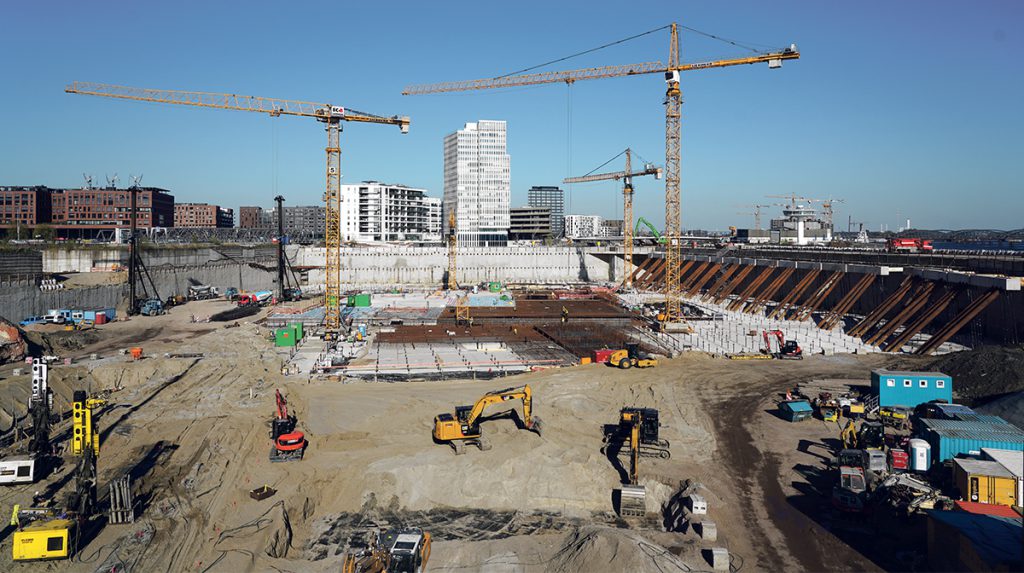 Südliches Überseequartier mit Blick auf das Watermark-Hochhaus: die größte Baustelle Europas. ©Thomas Hampel