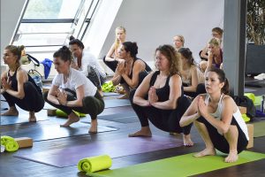 Melanie „Melli“ Wagner, Ehrenamtliche: „Bei Yoga geht nicht nur um schönes Aussehen und elegantes Posieren, sondern darum, im stressigen Großstadt- und Sozialleben zur Ruhe zu kommen, sich auf sich und seine Wünsche und Stärken konzentrieren zu können.“ Foto:yogahilft.de