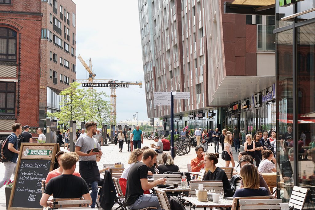 Dr. Claudia Weise, Quartiesmanagerin nördliches Überseequartier: „Die Lösung besteht daher nicht in der Bereitstellung von Fördergeldern und entspricht auch nicht der üblichen Vorgehensweise. Eigeninitiative ist gefragt.“ ©Thomas Hampel