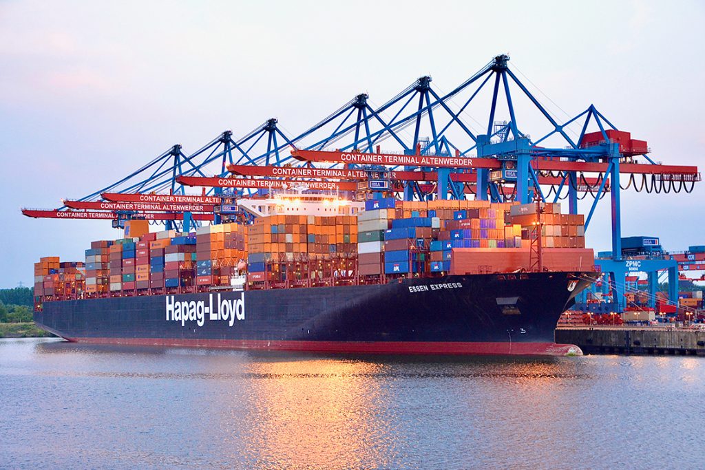 Die HHLA setzt auf nachhaltige Technik als Wettbewerbsvorteil: Der Container Terminal Altenwerder (CTA) ist als weltweit erster klimaneutraler Containerterminal zertifiziert. © Thomas Hampel