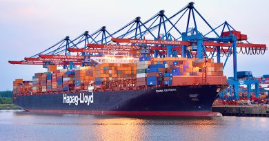 Die HHLA setzt auf nachhaltige Technik als Wettbewerbsvorteil: Der Container Termi­nal Altenwerder (CTA) ist als weltweit erster klimaneutraler Containerterminal zertifiziert. © Thomas Hampel
