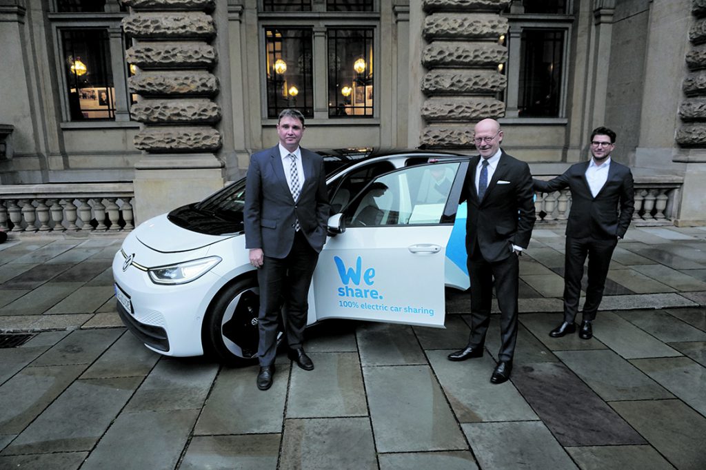 Neuer E-Carsharing-Anbieter WeShare von VW ab Frühjahr 2020 in Hamburg: Jürgen Rittersberger, Leitung Konzernstrategie VW und Michael Westhagemann, Senator für Wirtschaft, Verkehr und Innovation sowie Philipp Reth, CEO VW WeShare (v.l.). @ Wolfgang Timpe