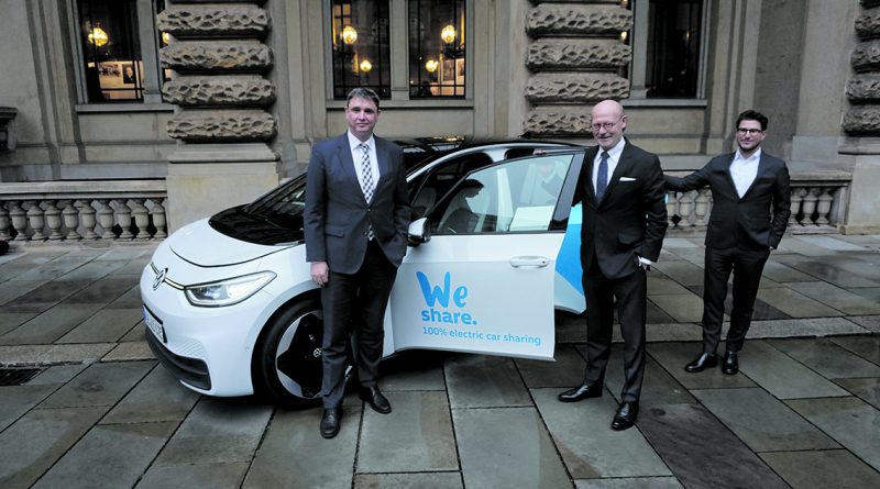 Neuer E-Carsharing-Anbieter WeShare von VW ab Frühjahr 2020 in Hamburg: Jürgen Rittersberger, Leitung Konzernstrategie VW und ­Michael Westhagemann, Senator für Wirtschaft, Verkehr und Innovation sowie Philipp Reth, CEO VW WeShare (v.l.). @ Wolfgang Timpe