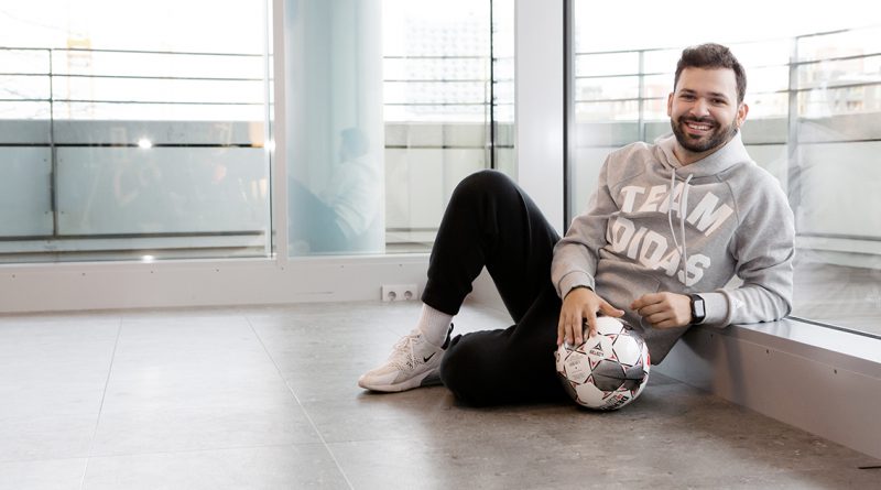 Personaltrainer Pietro Lucifora in seinem Studio im Marco-Polo-Tower: Wenn wir die Motivation nicht finden, findet die Motivation zu uns in Form von Schmerz. © Urbazon