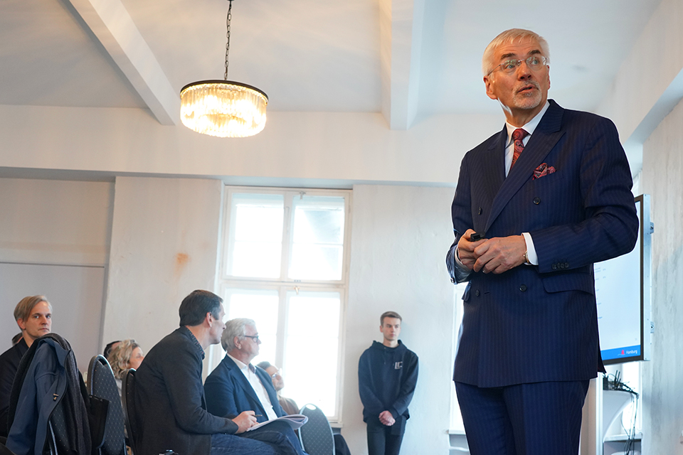 Prof. Jürgen Bruns-Berentelg, Chef der HafenCity Hamburg GmbH: „Urbanität kann erfolgreich geschaffen werden.“ © Thomas Hampel