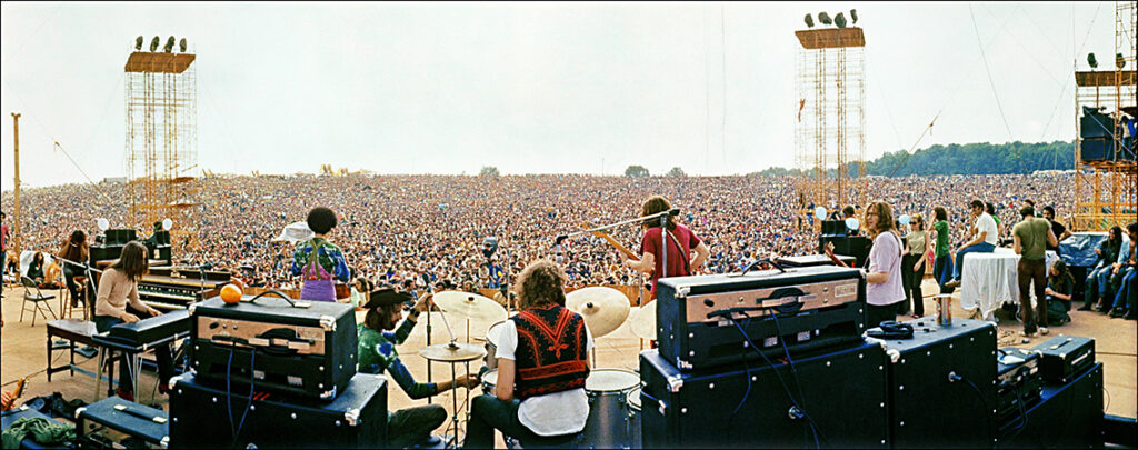 August 1969. Auf den Feldern eines Milchbauern nahe der Stadt Bethel im US-Bundesstaat New York versammelten sich rund 500.000 Menschen aus aller Welt – um beim Woodstock-Festival Liebe, Frieden und Musik zu zelebrieren. © Elliott Landy