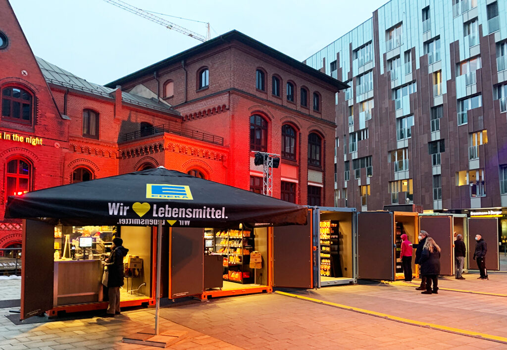 Edeka-HafenCity-Inhaber Markus Böcker über die ersten Wochen seines temporären Food-Containermarkts: „Der Pop-up-Container-Market HafenCity wird von den Kunden gut angenommen. Wir werden Anfang Februar weitere Sortimente aufnehmen, die durch Kundenanfragen und -wünsche an uns gestellt wurden.“ © Sternberg Marketing