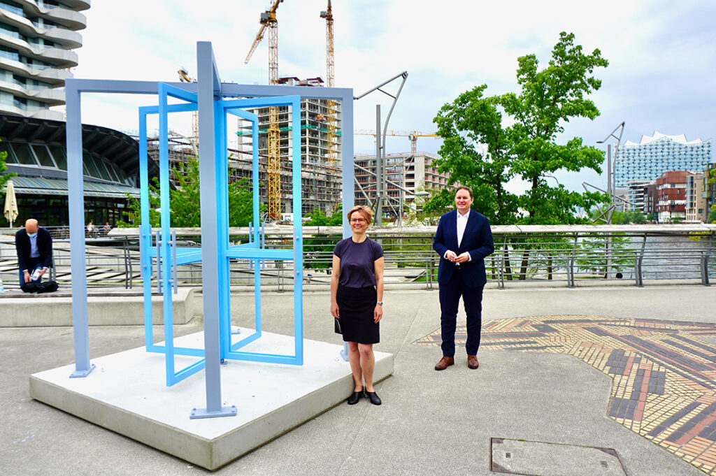 Kultursenator Dr. Carsten Brosda über die „Bruchkanten“ in einem Stadtteil generell und auch in der HafenCity: „Gerade in den Kontrasten, in den Widersprüchen werden wir darauf gestoßen, uns mit den Widersprüchen unserer Gesellschaft auseinanderzusetzen. Das kann man eben etwa genau an den Übergängen zwischen der historischen Speicherstadt, der modernen HafenCity, dem Oberhafenquartier.“ © Wolfgang Timpe