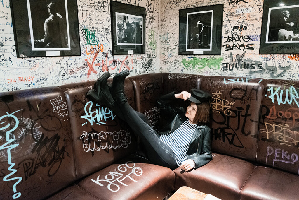 Inga Rumpf: „Wenn ich in die Stadt hineinfahre, frage ich mich: Bin ich in der richtigen Straße? Seitdem ich auf dem Land wohne und ganz viel Platz habe, erscheint mir Hamburg so eng.“ © Jim Rakete