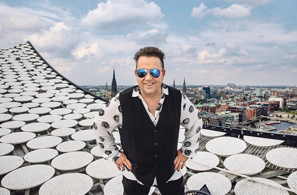 Sebastian Krumbiegel von den Prinzen am 9. September in der Elbphilharmonie: „Udo Lindenberg hat uns den Kiez gezeigt. Er führte uns in die Subkultur, in die Abgründe.“ © Tine Acke